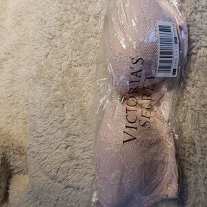 Victoria Secret Bra (NWT- never opened) size 36DD